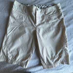 Athleta shorts size 6 old tag